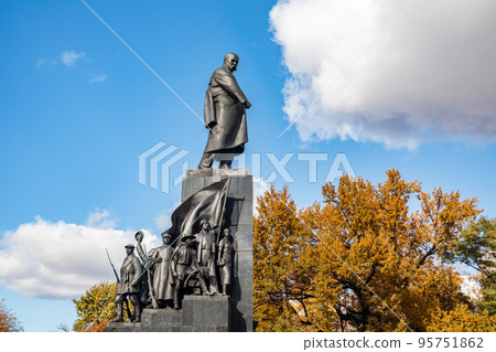 Taras Shevchenko Monument autumn Kharkiv city park Taras Shevchenko Monument autumn Kharkiv city park 95751862