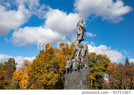 Taras Shevchenko Monument autumn Kharkiv city park Taras Shevchenko Monument autumn Kharkiv city park 95751867