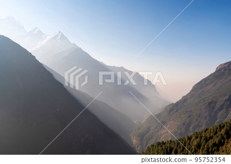 Trekkers with vew during way from Dingboche to Lobuche. Napal. Trekkers with vew during way from Dingboche to Lobuche. Napal. 95752354