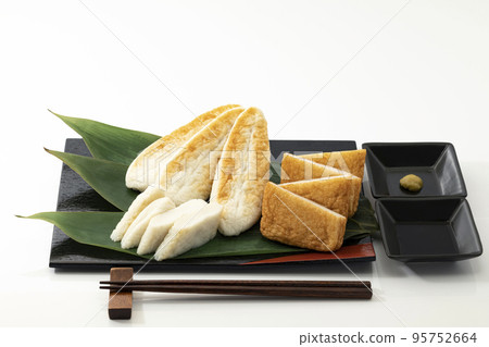 Sasa-kamaboko_仙台特產當地美食_白色背景 95752664