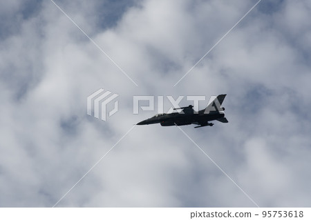 F-16C Block 52 plus fighter demonstrating flight air show. F-16C Block 52 plus fighter demonstrating flight air show. 95753618
