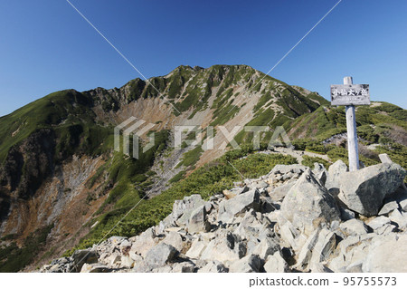 Autumn Scenery of the summit of Mt. Senjo from Mt. Kosenjo in the Southern Alps 95755573