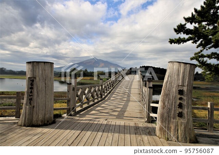 Lake Tsugaru Fujimi Lake and Mt. Iwaki Lake Tsugaru Fujimi Lake and Mt. Iwaki 95756087