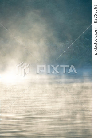 Background material Fog rising from the surface of the water Texture Background material Fog rising from the surface of the water Texture 95756169