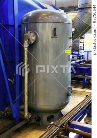 工廠原裝儲氣罐... 壓縮空氣罐 工廠原裝儲氣罐... 壓縮空氣罐 95756644