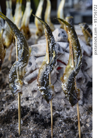 鹽烤三文魚 鹽烤三文魚 95756722