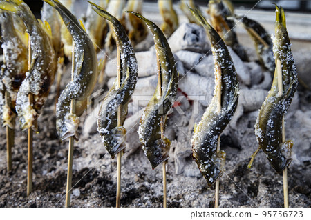 鹽烤三文魚 95756723