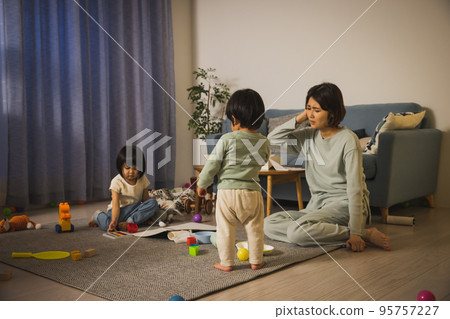 育兒壓力圖像第 2 名兒童保育 95757227