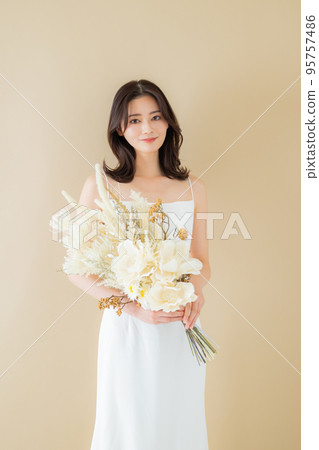 Wedding dress dried flower bouquet 95757486