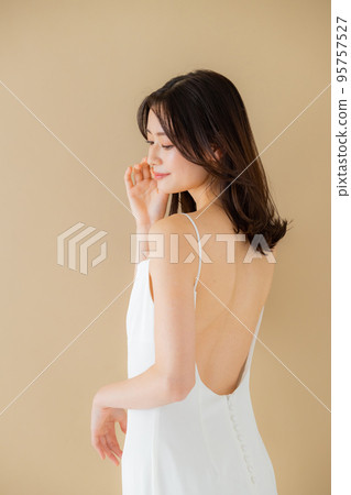 婚紗禮服美女圖片 婚紗禮服美女圖片 95757527