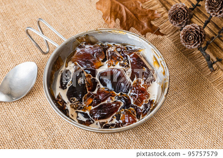 Coffee jelly made with regular coffee 95757579