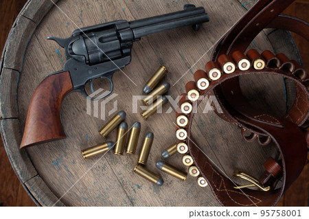 Wild west gun with belt, holster and ammunition 95758001