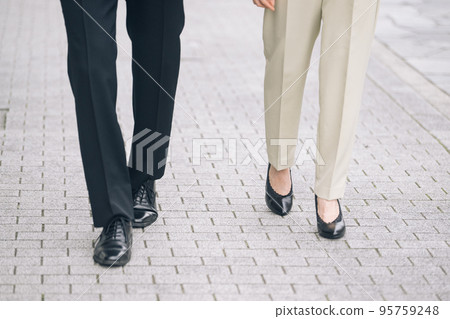 Businessman and business woman's feet 95759248