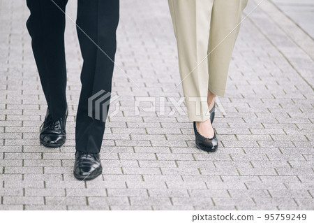 Businessman and business woman's feet 95759249