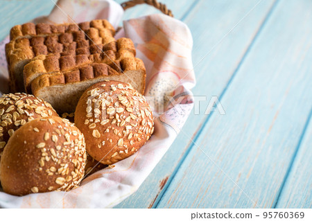 Bread and buns in basket 95760369