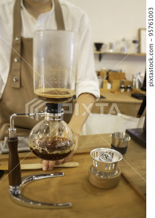 Syphon coffee maker in craft cafe Syphon coffee maker in craft cafe 95761003