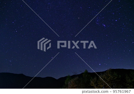 在長野縣山之內町奧志賀高原看到的秋天星空 在長野縣山之內町奧志賀高原看到的秋天星空 95761967