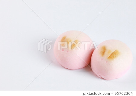Rabbit steamed bun 95762364