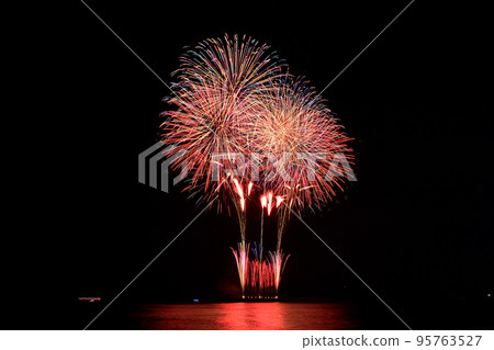 Chigasaki Southern Beach Autumn Fireworks on the Sea Chigasaki Southern Beach Autumn Fireworks on the Sea 95763527
