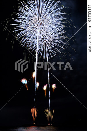 茅崎南部海灘秋季海上煙火大會 95763535