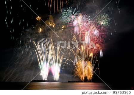 茅崎南部海灘秋季海上煙火大會 95763560