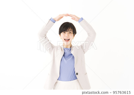 A woman who poses an OK 95763615
