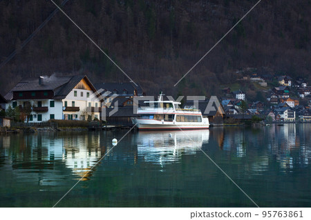 Hallstatt, a charming village on the Hallstattersee lake and a famous tourist attraction, with beautiful mountains surrounding it, in Salzkammergut region, Austria, in winter sunny day. 95763861