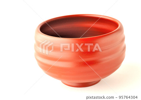 Matcha green tea bowl of daikon omelet Matcha green tea bowl of daikon omelet 95764304