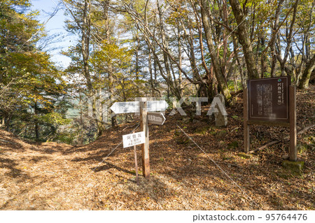 Onnazaka Pass (Kawaguchiko Town, Yamanashi Prefecture) Onnazaka Pass (Kawaguchiko Town, Yamanashi Prefecture) 95764476