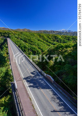 Scenery of the Yatsugatake Kogen Ohashi Bridge 95764799