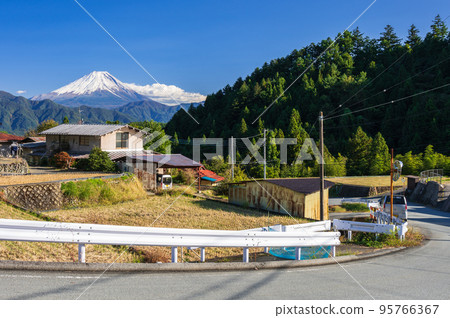 Fuji seen from Hirabayashi, Fujikawa Town 95766367