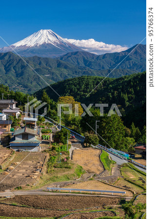 平林梯田和富士山的景色 平林梯田和富士山的景色 95766374