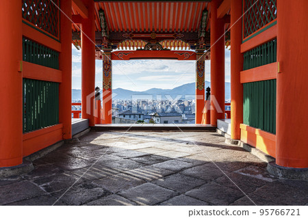 [京都府]從清水寺西門看到的京都市容 95766721