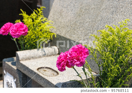 A beautiful flower prepared for the grave to visit 95768511