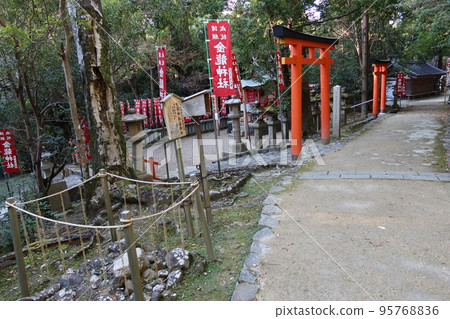 A distant view of Sessha Meoto Daikoku Shrine and Kinryu Shrine in the precincts of Kasuga Taisha Shrine in Nara City, Nara Prefecture 95768836