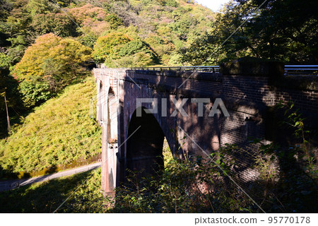 臼井三號橋梅根橋仍保留在臼井峠上 95770178
