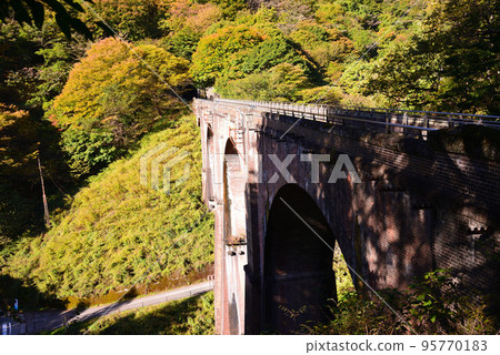 臼井三號橋梅根橋仍保留在臼井峠上 臼井三號橋梅根橋仍保留在臼井峠上 95770183