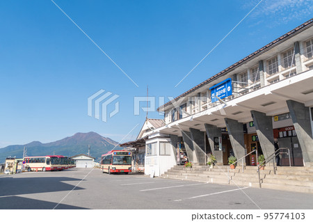 Scenery in front of the station Yudanaka Station Scenery in front of the station Yudanaka Station 95774103