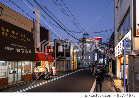 旭區、橫濱木保丘站的都市風景 旭區、橫濱木保丘站的都市風景 95774675