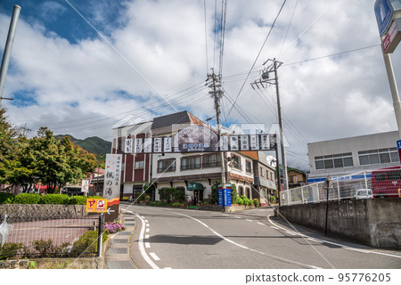 《長野縣》湯田中溫泉街景 《長野縣》湯田中溫泉街景 95776205