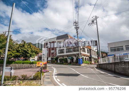 《長野縣》湯田中溫泉街景 95776206