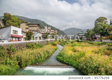 《長野縣》湯田中澀溫泉街景陽瀨川 《長野縣》湯田中澀溫泉街景陽瀨川 95776209