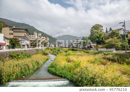 《長野縣》湯田中澀溫泉街景陽瀨川 《長野縣》湯田中澀溫泉街景陽瀨川 95776210