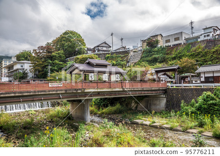 《長野縣》湯田中澀溫泉街景陽瀨川 《長野縣》湯田中澀溫泉街景陽瀨川 95776211