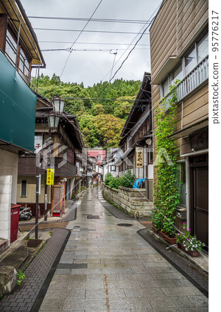 《長野縣》澀溫泉街景，從後巷看到的風景 95776217