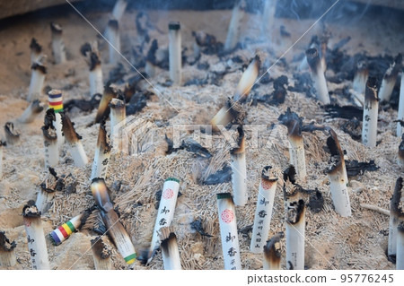 東京深川不動堂的香爐 95776245