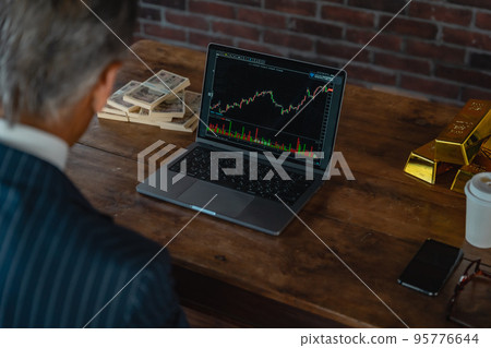 一個對不斷上漲的市場感到滿意的人 95776644