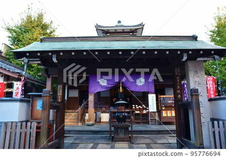 Eitaiji Temple in sunny weather, Tokyo 95776694