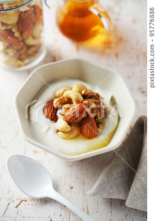 Mixed nuts and yogurt with honey 95776886