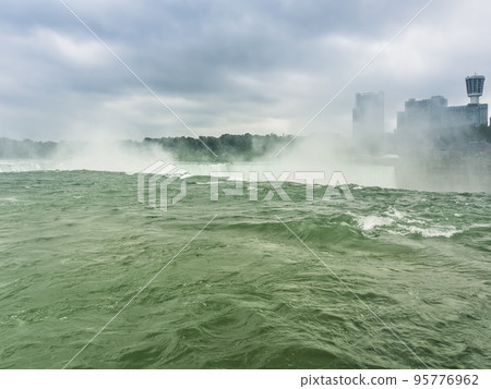 Niagara Falls, upstream / Niagara Falls, USA and Canada 95776962